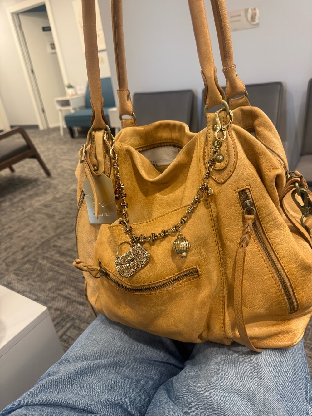 Free people Emerson tote in mustard color. Rare!! - Picture 2 of 4
